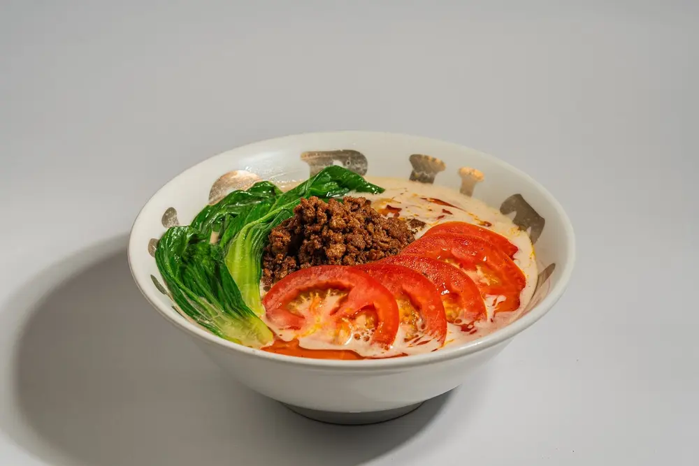 Ramen with tomato and bok choy
